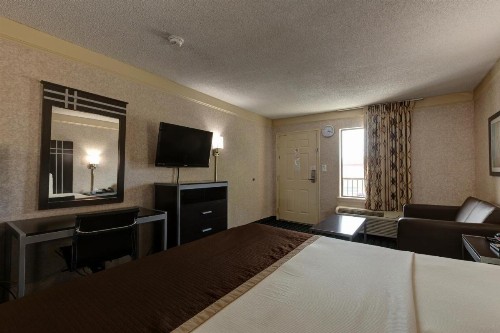Deluxe Inn - Fayetteville - image 23