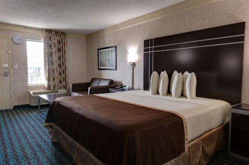 Deluxe Inn - Fayetteville - image 24