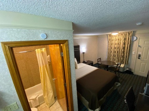 Deluxe Inn - Fayetteville - image 27