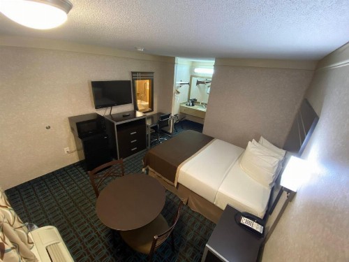 Deluxe Inn - Fayetteville - image 34