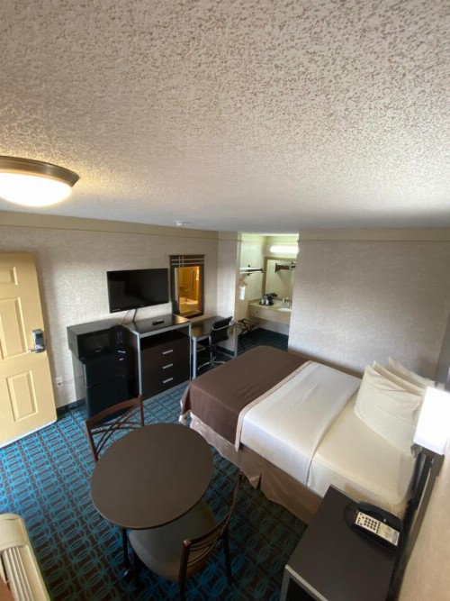 Deluxe Inn - Fayetteville - image 35