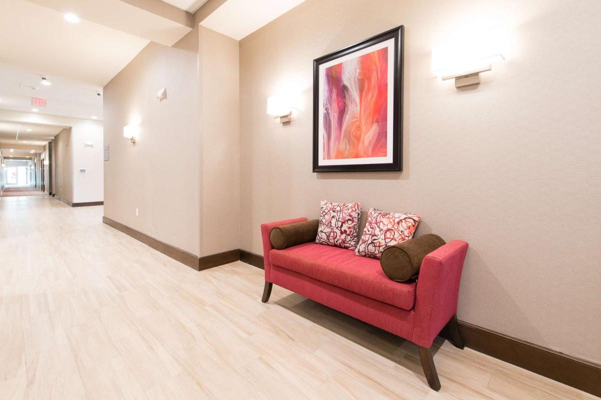 Hampton Inn and Suites Fayetteville NC - image 6