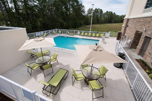 Hampton Inn and Suites Fayetteville NC - image 7