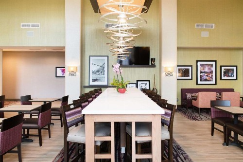 Hampton Inn and Suites Fayetteville NC - image 9