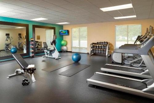 Fairfield Inn & Suites by Marriott Fayetteville North - image 17