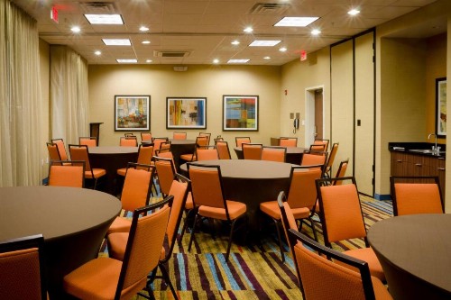 Fairfield Inn & Suites by Marriott Fayetteville North - image 20