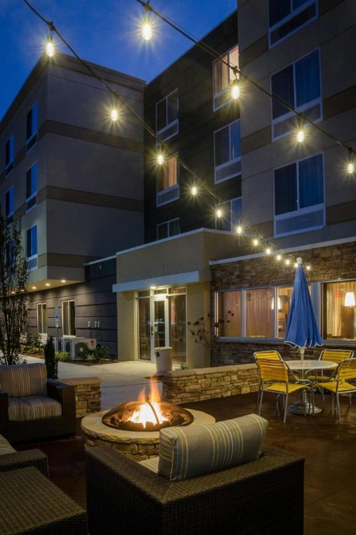 Fairfield Inn & Suites by Marriott Fayetteville North - image 24