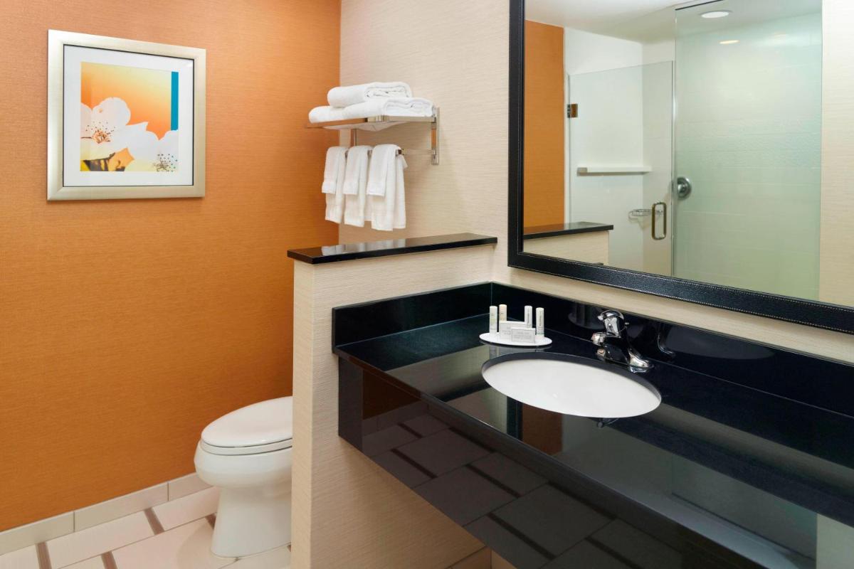 Fairfield Inn & Suites by Marriott Fayetteville North - image 7