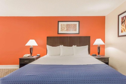 Baymont by Wyndham Fayetteville Fort Bragg Area - image 10