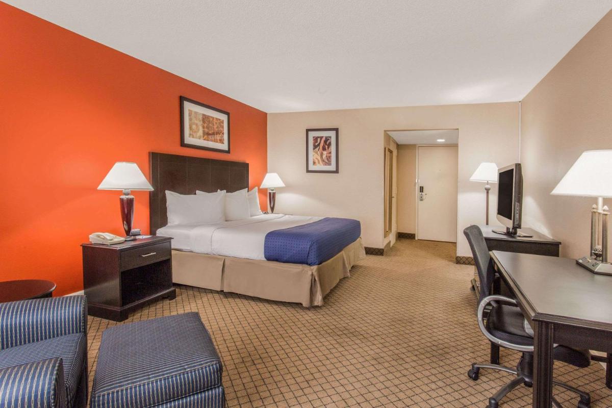 Baymont by Wyndham Fayetteville Fort Bragg Area - image 7
