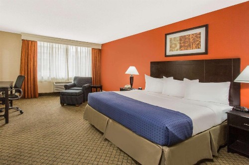 Baymont by Wyndham Fayetteville Fort Bragg Area - image 8