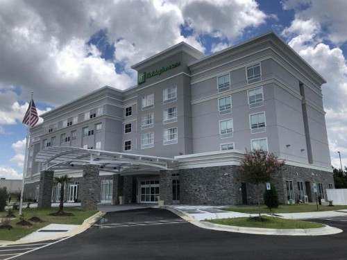 Holiday Inn & Suites - Fayetteville W-Fort Bragg Area an IHG Hotel