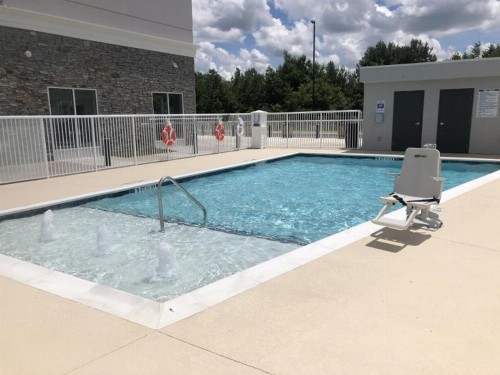 Holiday Inn & Suites - Fayetteville W-Fort Bragg Area an IHG Hotel - image 13