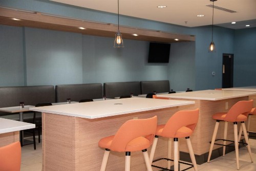 Holiday Inn & Suites - Fayetteville W-Fort Bragg Area an IHG Hotel - image 6