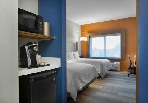 Holiday Inn Express & Suites - Fayetteville South an IHG Hotel - image 14