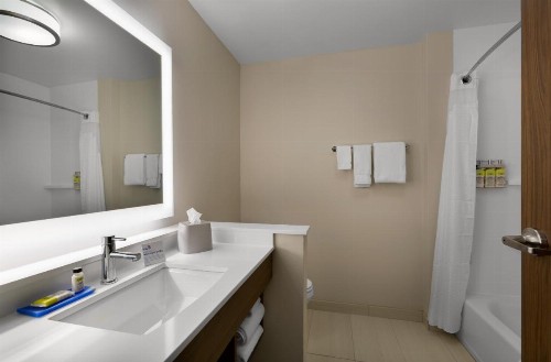 Holiday Inn Express & Suites - Fayetteville South an IHG Hotel - image 15