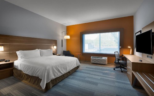Holiday Inn Express & Suites - Fayetteville South an IHG Hotel - image 16