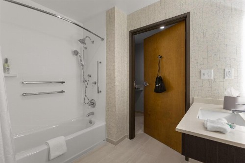 Holiday Inn Express & Suites - Fayetteville South an IHG Hotel - image 24