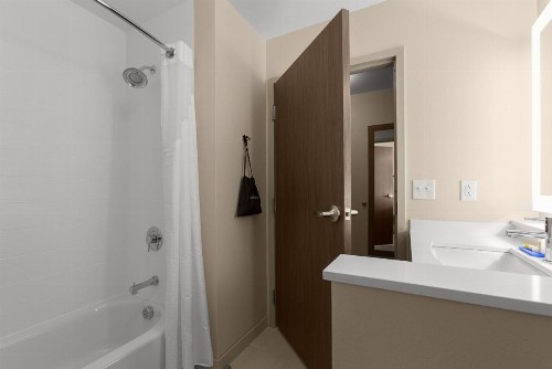 Holiday Inn Express & Suites - Fayetteville South an IHG Hotel - image 3
