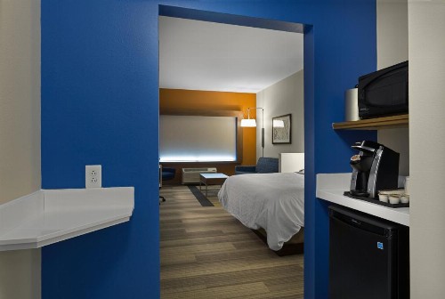 Holiday Inn Express & Suites - Fayetteville South an IHG Hotel - image 39