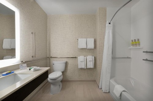 Holiday Inn Express & Suites - Fayetteville South an IHG Hotel - image 6