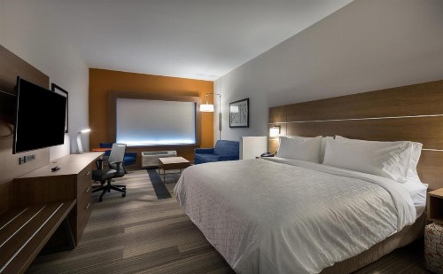 Holiday Inn Express & Suites - Fayetteville South an IHG Hotel - image 8