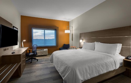 Holiday Inn Express & Suites - Fayetteville South an IHG Hotel - image 9
