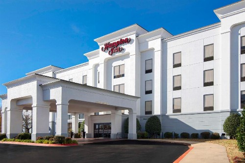 Hampton Inn Fayetteville - image 1