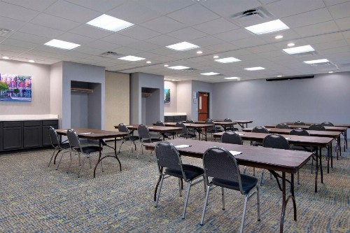 Hampton Inn Fayetteville - image 11