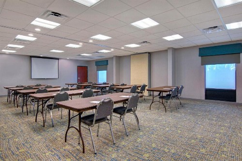 Hampton Inn Fayetteville - image 12