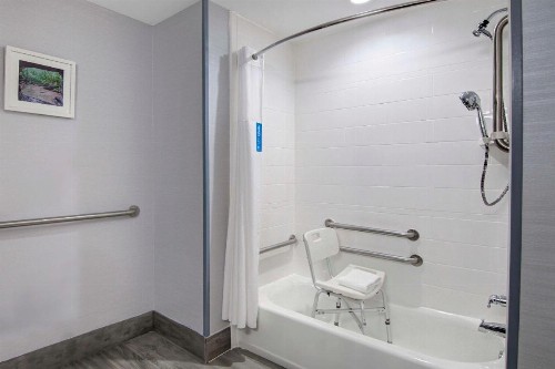 Hampton Inn Fayetteville - image 13