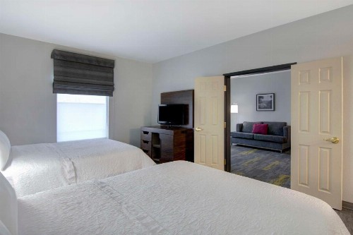 Hampton Inn Fayetteville - image 20