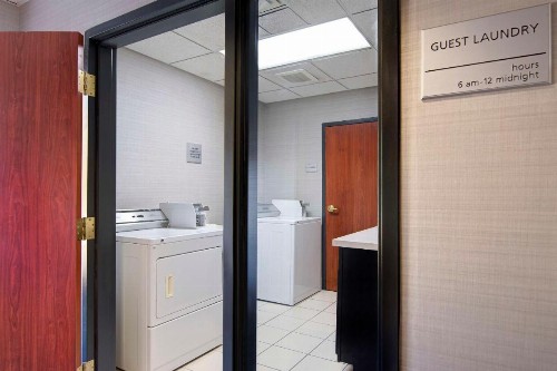 Hampton Inn Fayetteville - image 3