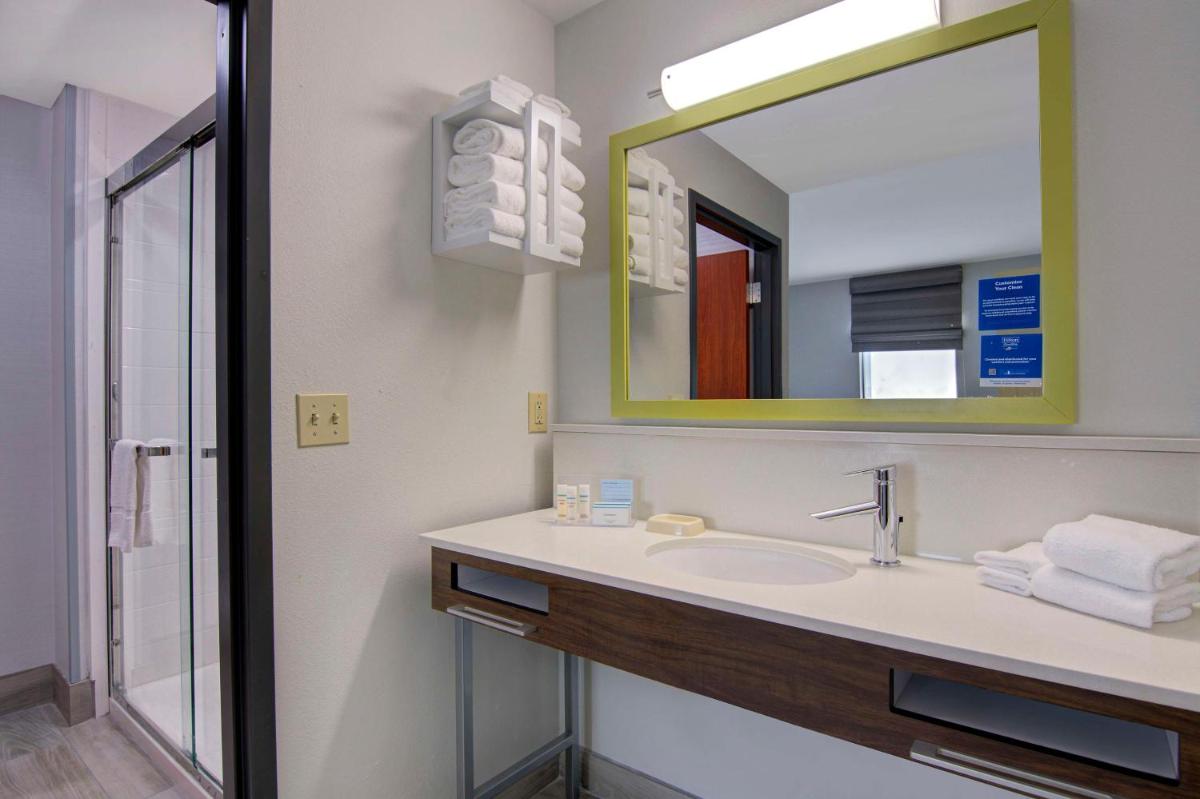 Hampton Inn Fayetteville - image 7