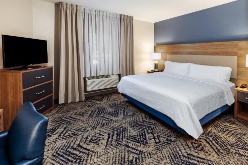Candlewood Suites Fayetteville - image 12