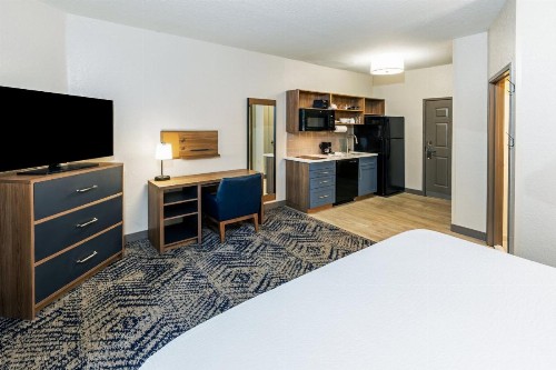 Candlewood Suites Fayetteville - image 16