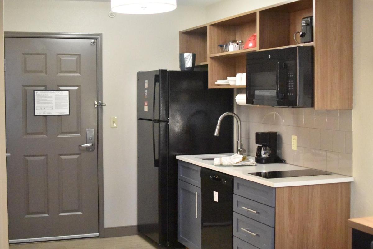 Candlewood Suites Fayetteville - image 3
