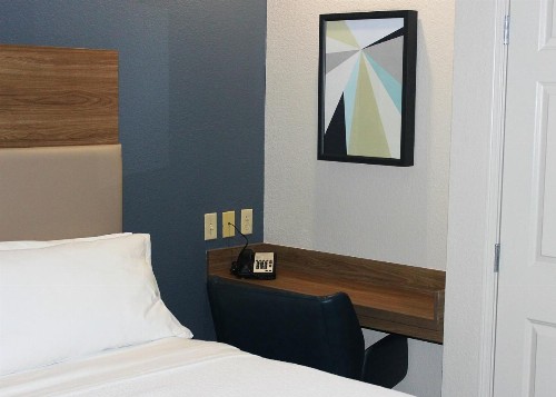 Candlewood Suites Fayetteville - image 36