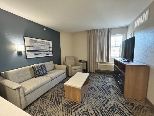 Candlewood Suites Fayetteville - image 9
