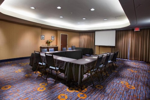 Courtyard by Marriott Fayetteville - image 10