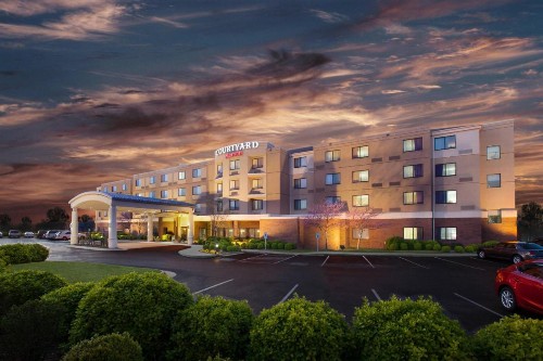 Courtyard by Marriott Fayetteville - image 14