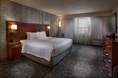 Courtyard by Marriott Fayetteville - image 20
