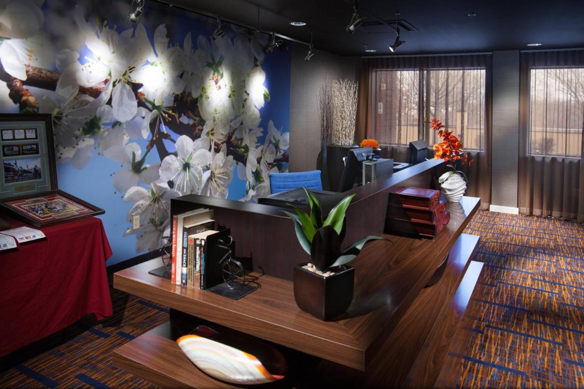 Courtyard by Marriott Fayetteville - image 5