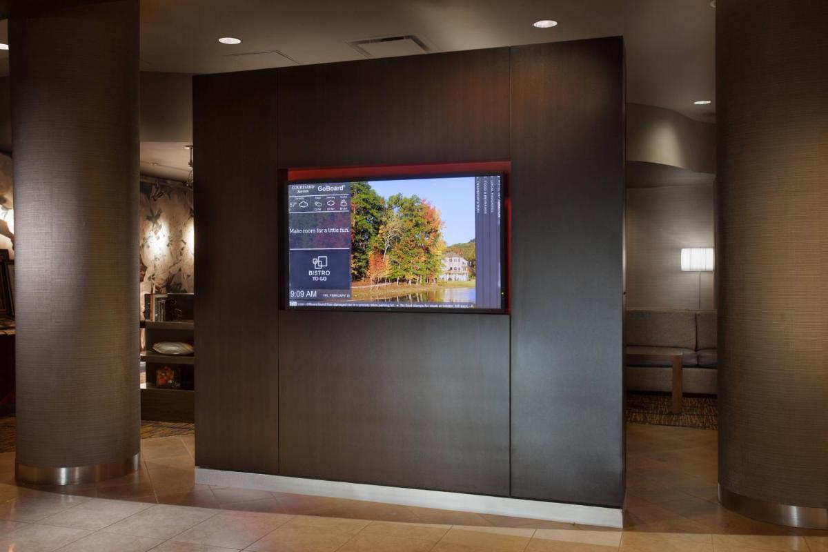 Courtyard by Marriott Fayetteville - image 7