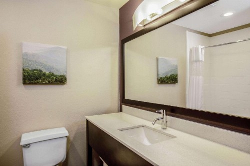 La Quinta by Wyndham Fayetteville - image 2