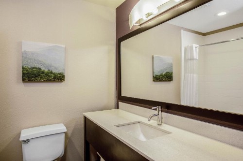 La Quinta by Wyndham Fayetteville - image 23