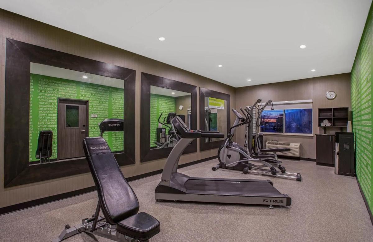 La Quinta by Wyndham Fayetteville - image 4