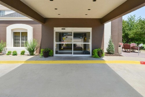 Sleep Inn Fayetteville North - image 3