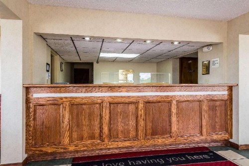 Econo Lodge Fayetteville - image 10