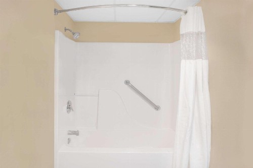 Days Inn by Wyndham Fayetteville - image 11